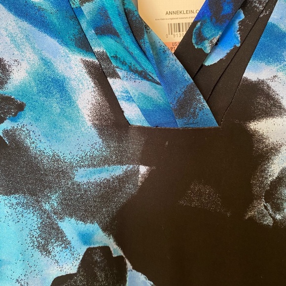Anne Klein Black and Blue Floral Blouse - Picture 3 of 4